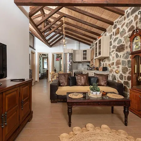Eleni's Stone House Ferienhaus *